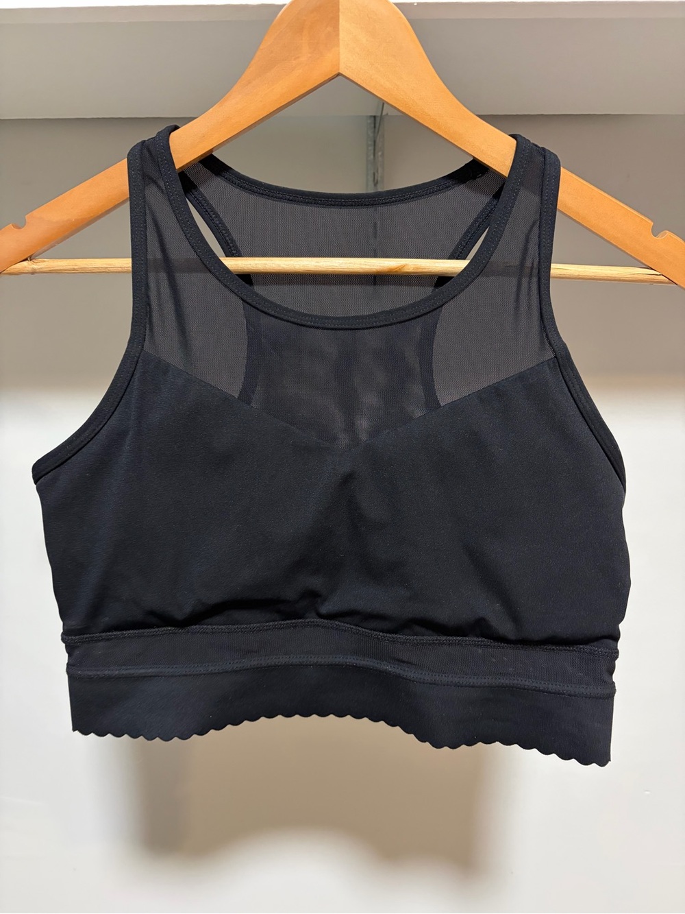 ZYIA Black Mesh Racerback Sports Bra Crop Top Size Small Scallop Athleisure